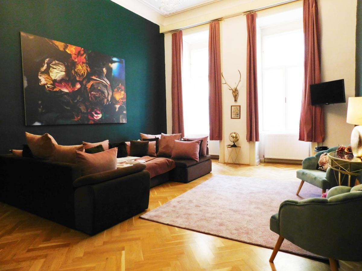 Wonder Deer Lux Apartment At The Parliament Self Check-In Budapest Luaran gambar